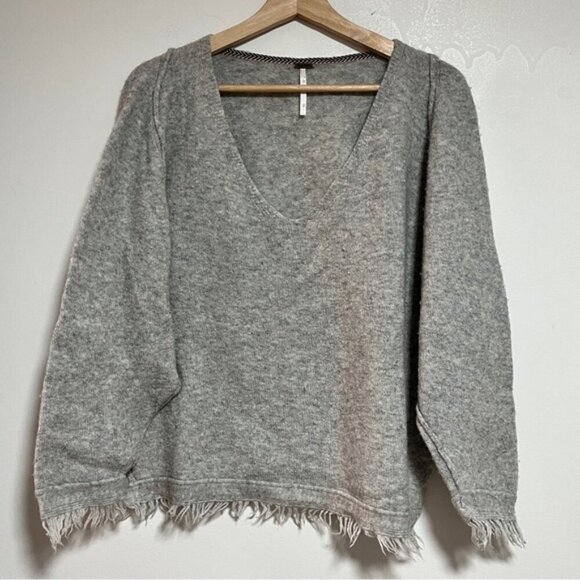 Free People Grey Distressed V-Neck Sweater – Fringe Hem – Size XS - Picture 2 of 10